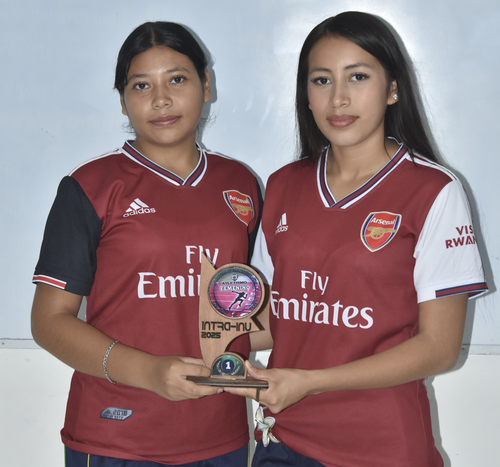Loida Menjivar y Mirna Cruz